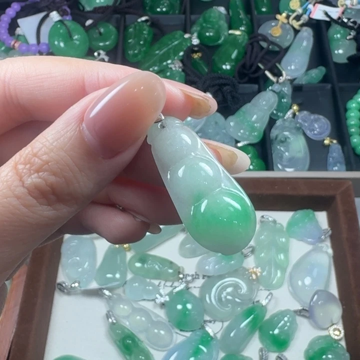 翡翠未镶嵌颈饰11