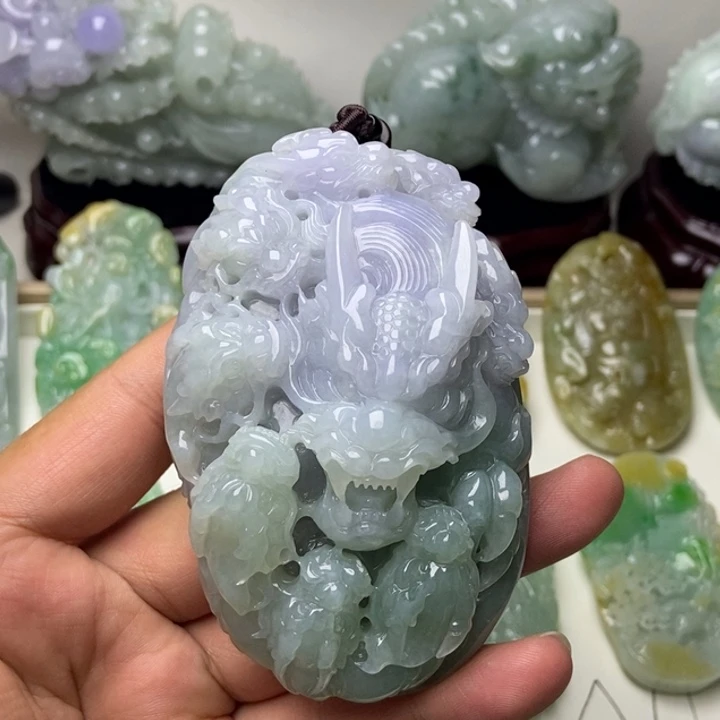 翡翠未镶嵌把件九龙