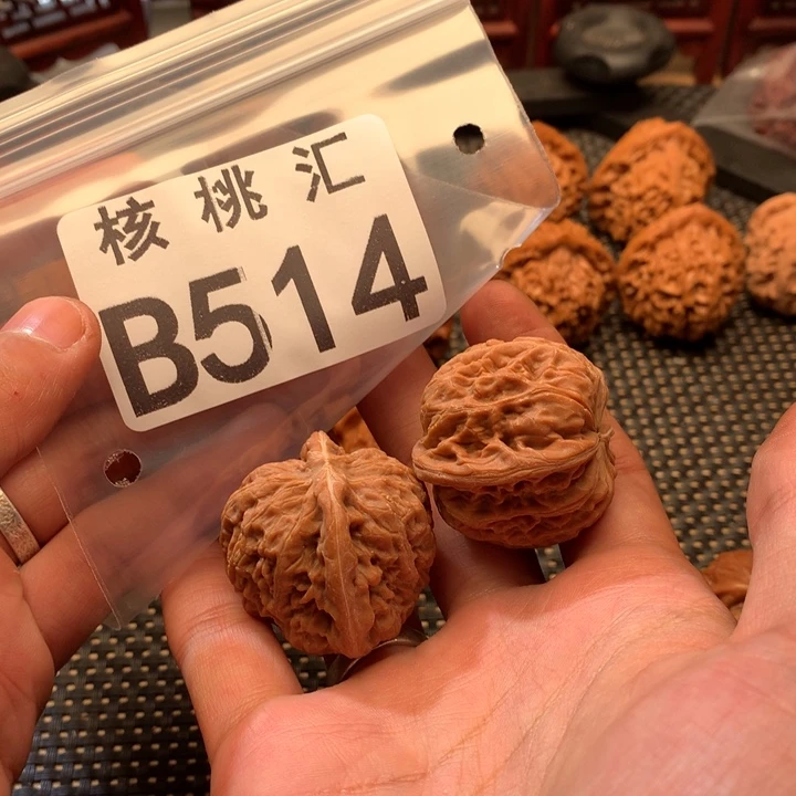 文玩核桃吊坠黑马