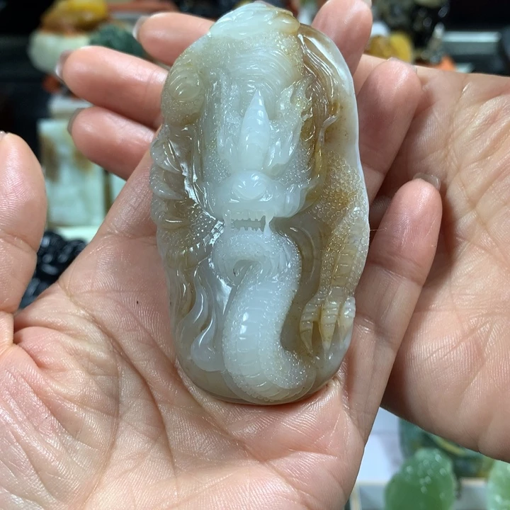 和田玉（糖玉）未镶嵌珠宝奇石戈*?