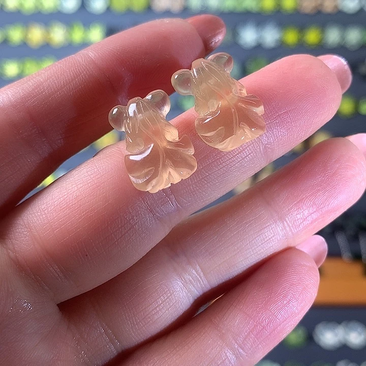 蛇纹石玉未镶嵌耳饰