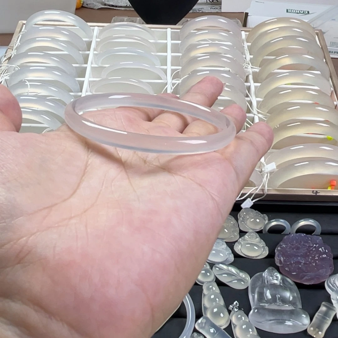 玛瑙/玉髓手镯未镶嵌答**歪