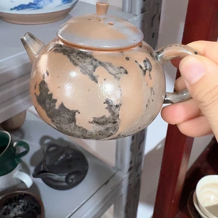 主人杯一个，品茗杯。。。^_^