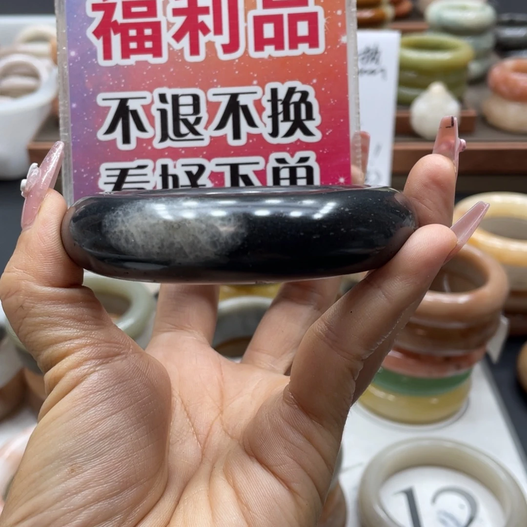 小***碧石英质玉未镶嵌手镯