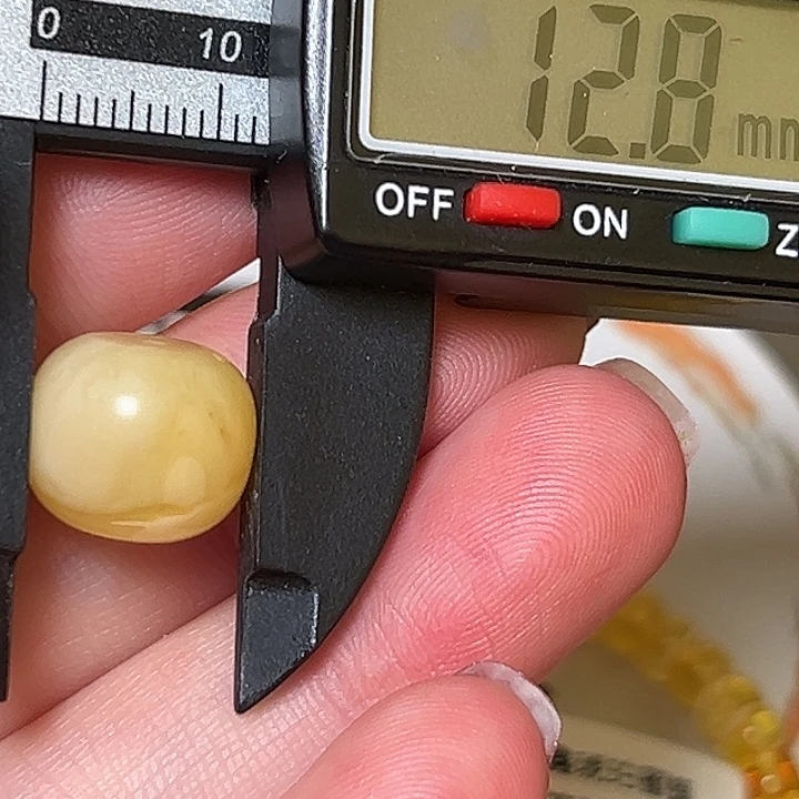 蜜蜡未镶嵌裸石微瑕144