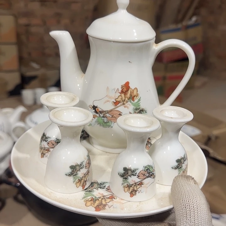 库存微瑕酒壶一套