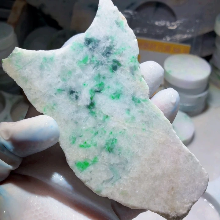 颈饰未镶嵌翡翠边角料