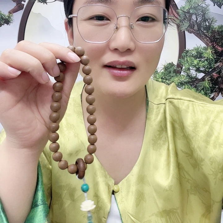 满**香1.2鳄梨手串。