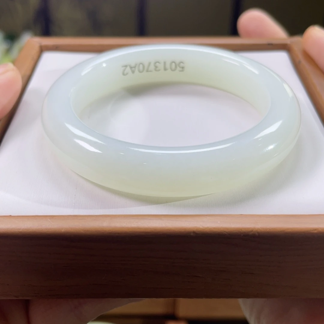 和田玉未镶嵌手镯50圈