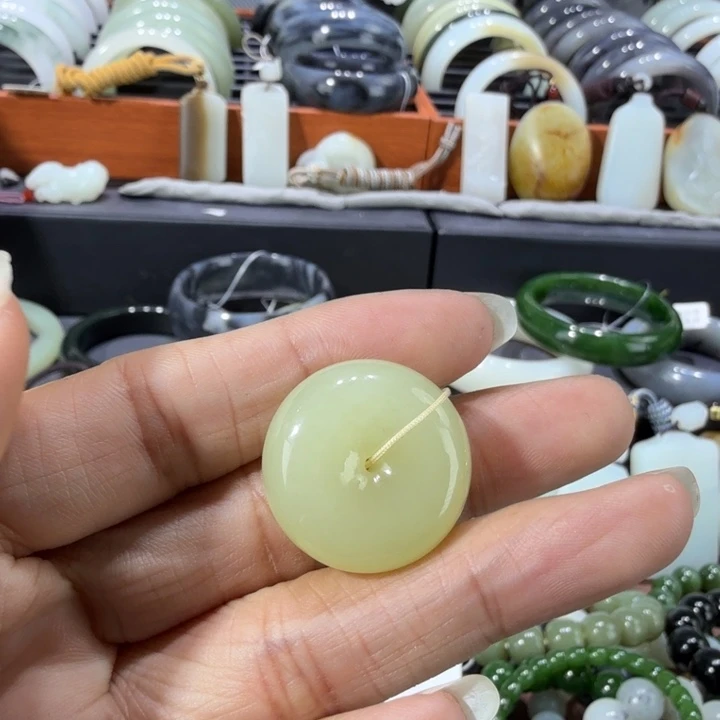 和田玉（糖玉）未镶嵌颈饰
