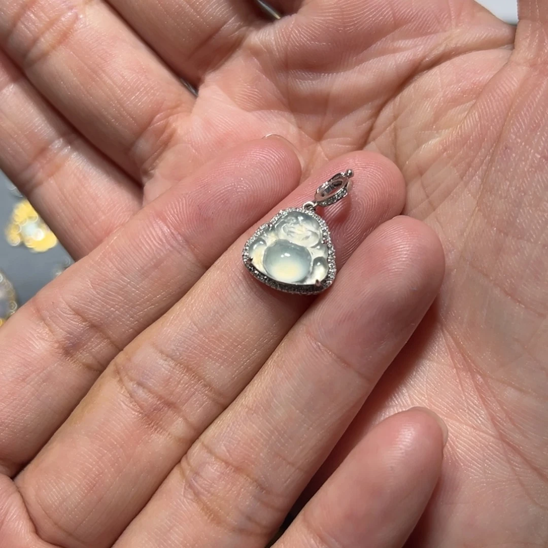 颈饰18K金镶嵌翡翠