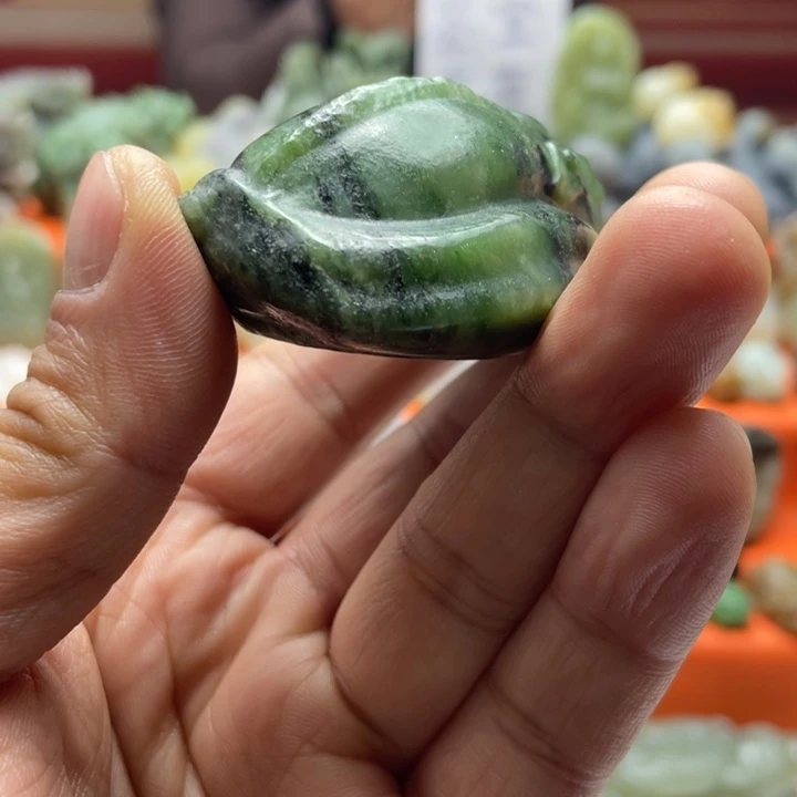 李***蝶和田玉未镶嵌挂件