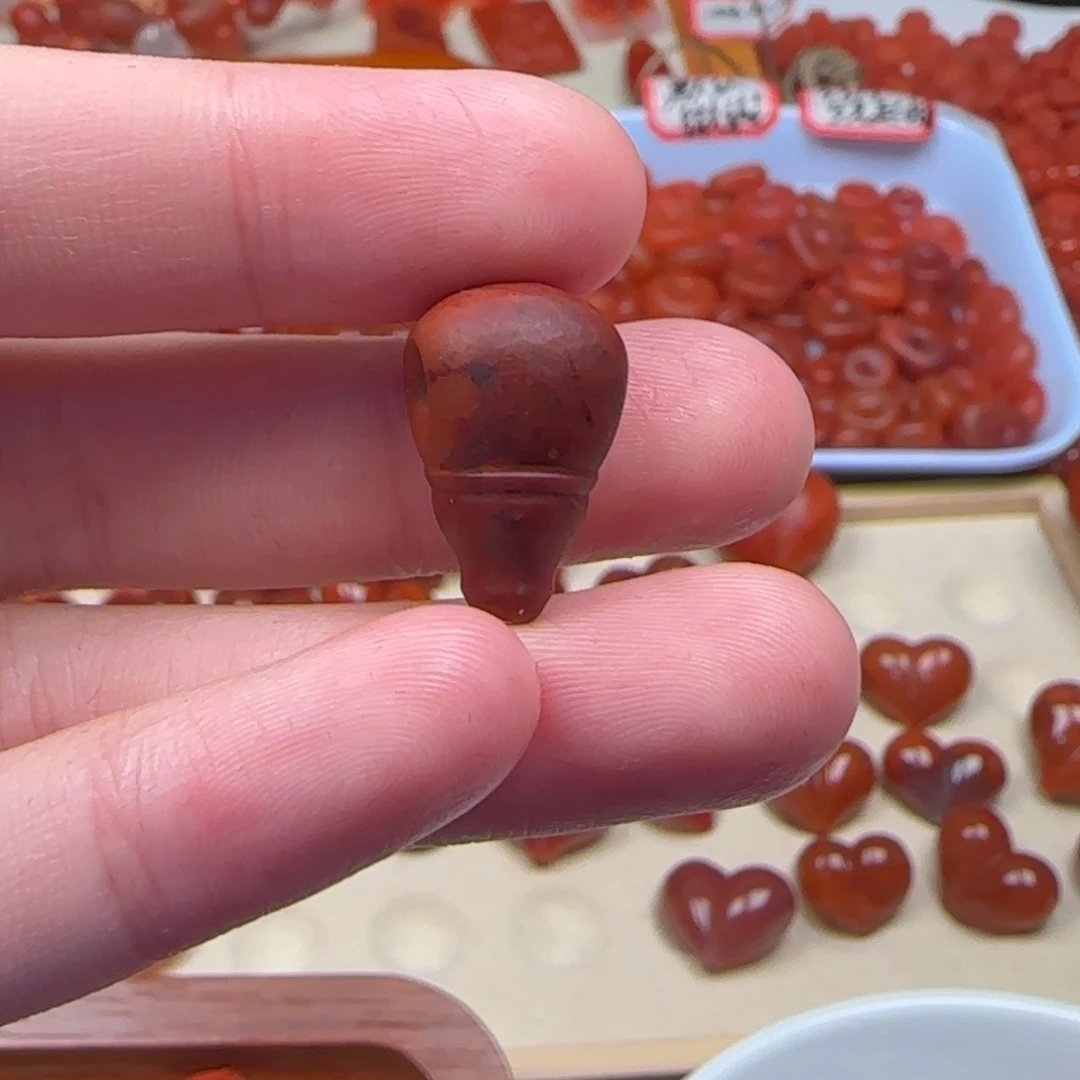 南红玛瑙未镶嵌挂件