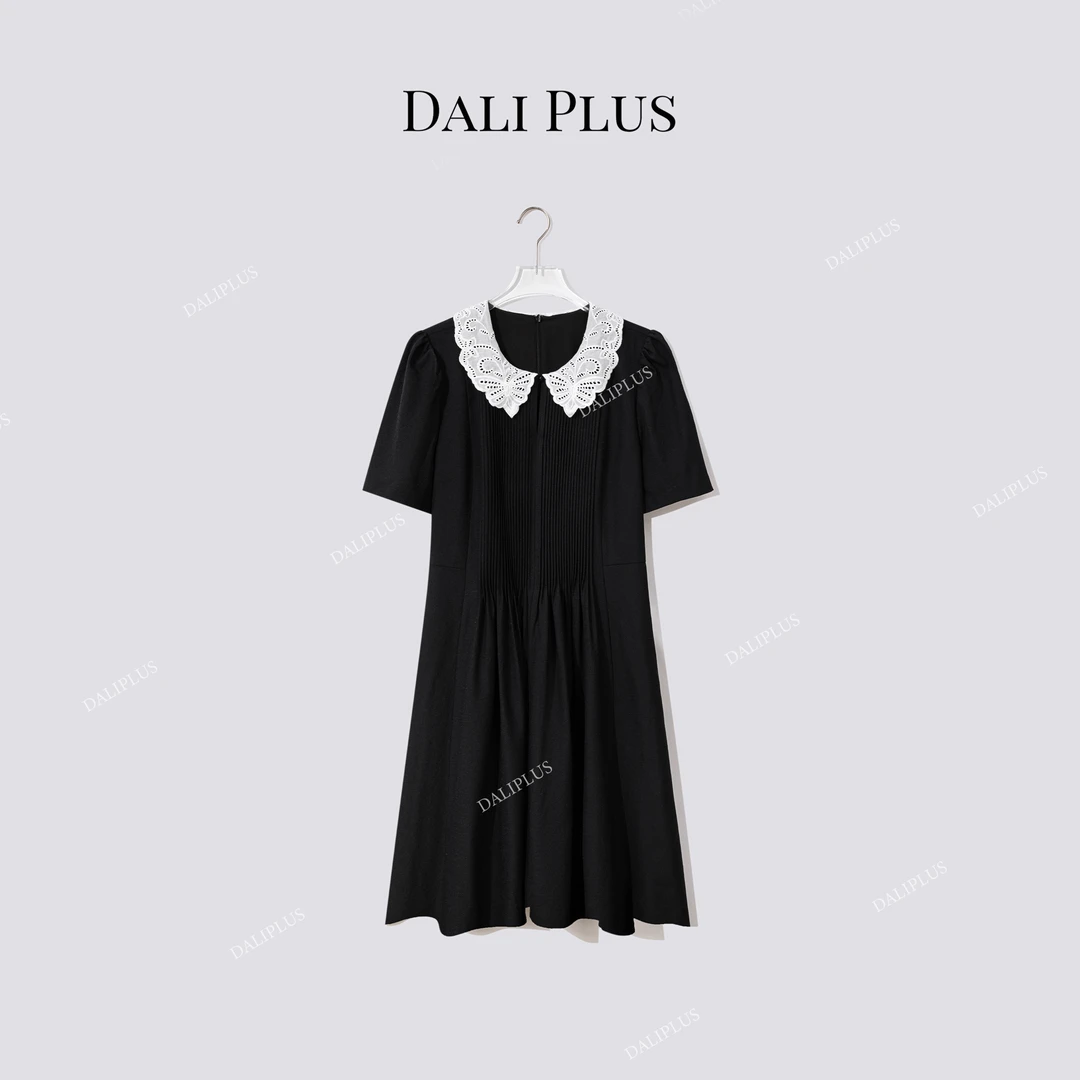 DALI PLUS“乖乖女”白蕾刺绣翻领短袖褶裥短款连衣裙-D5XZ0035