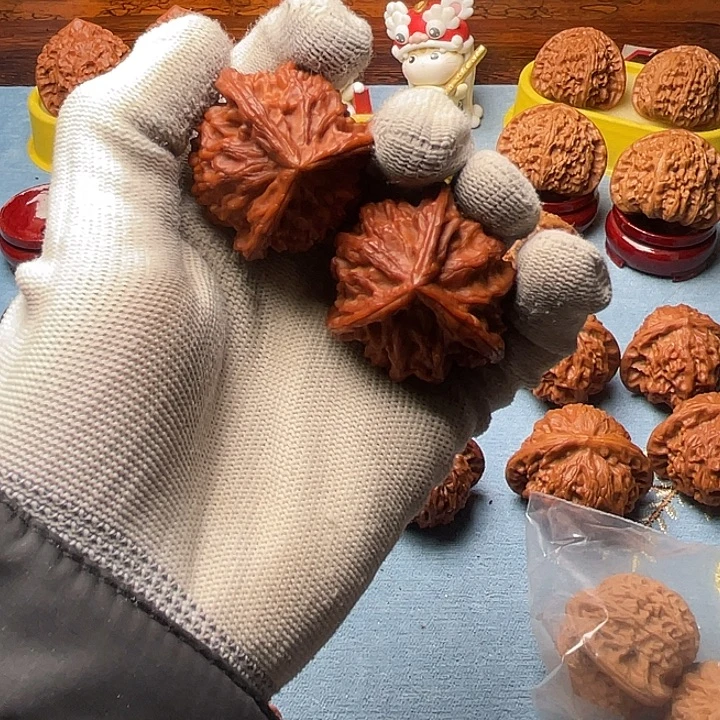 s***x文玩核桃把件40三棱盘山正奔