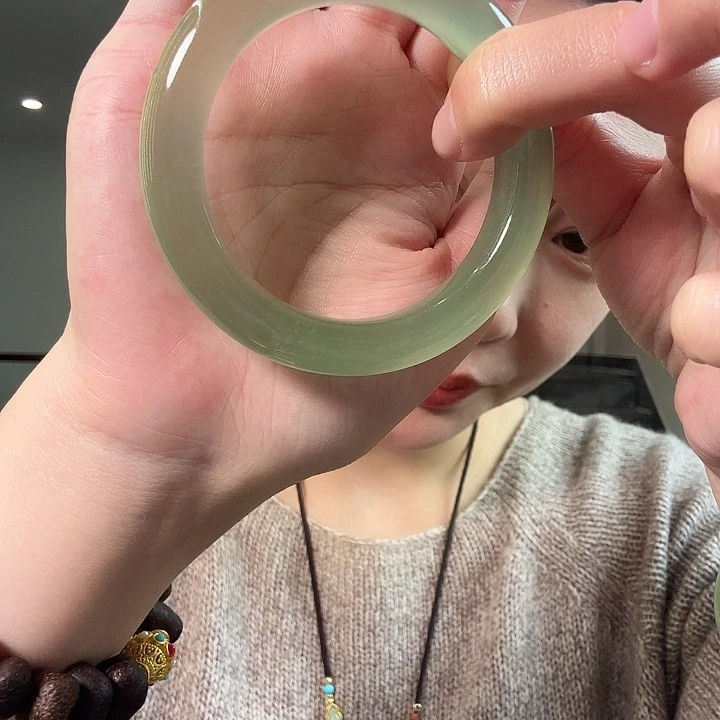 熙****蛇纹石玉未镶嵌颈饰