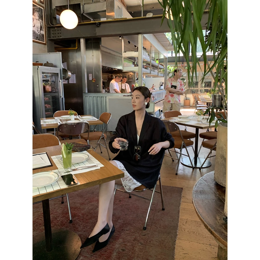 黑色极简长袖衬衫女早秋款时尚防晒衫宽松通勤亚麻衬衣