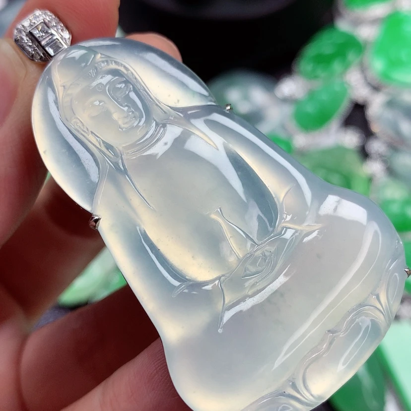 【闪购商品】颈饰18K金镶嵌翡翠观音