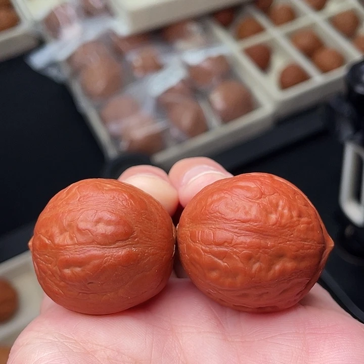 文玩核桃把件红绣球