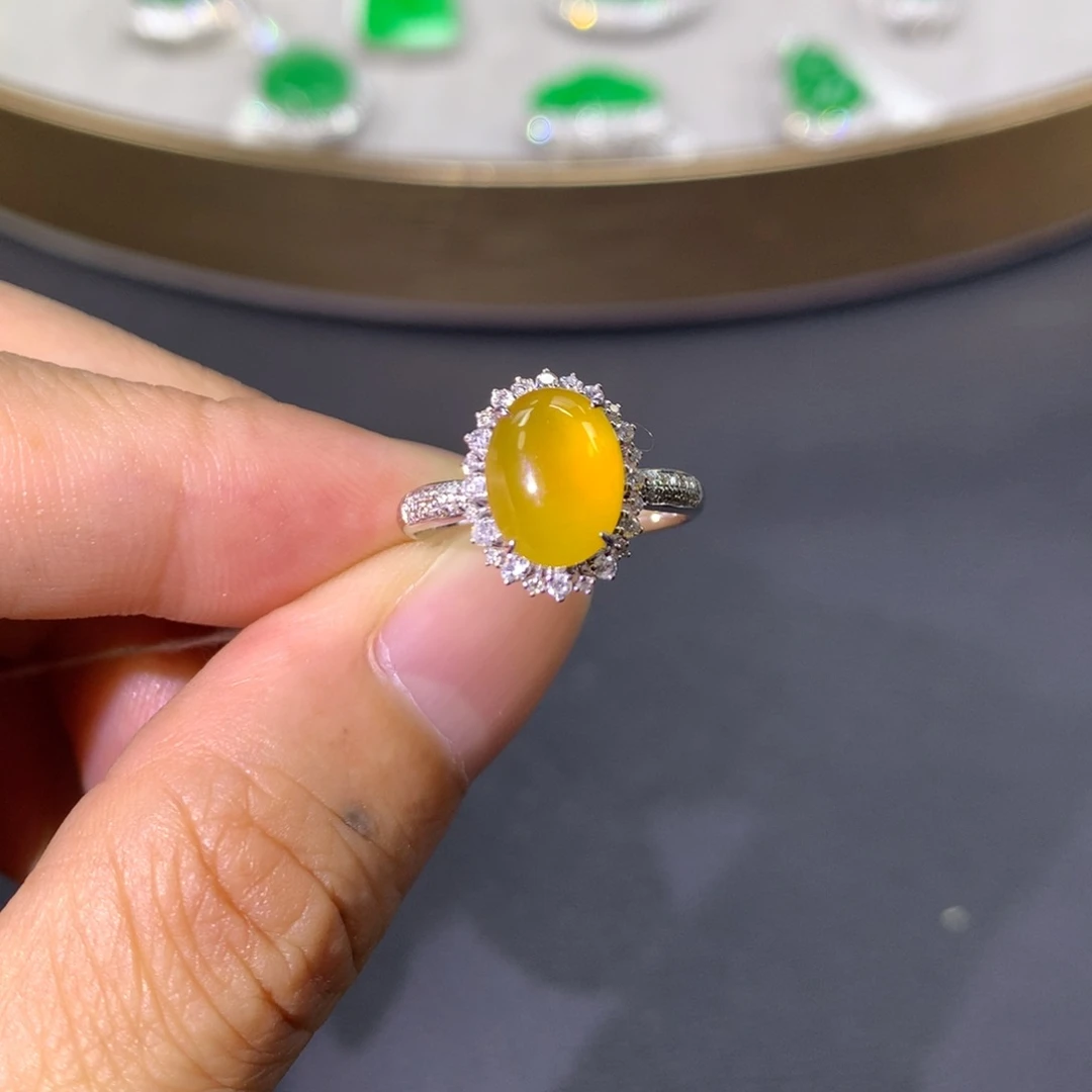 翡翠戒指18K金镶嵌翡翠