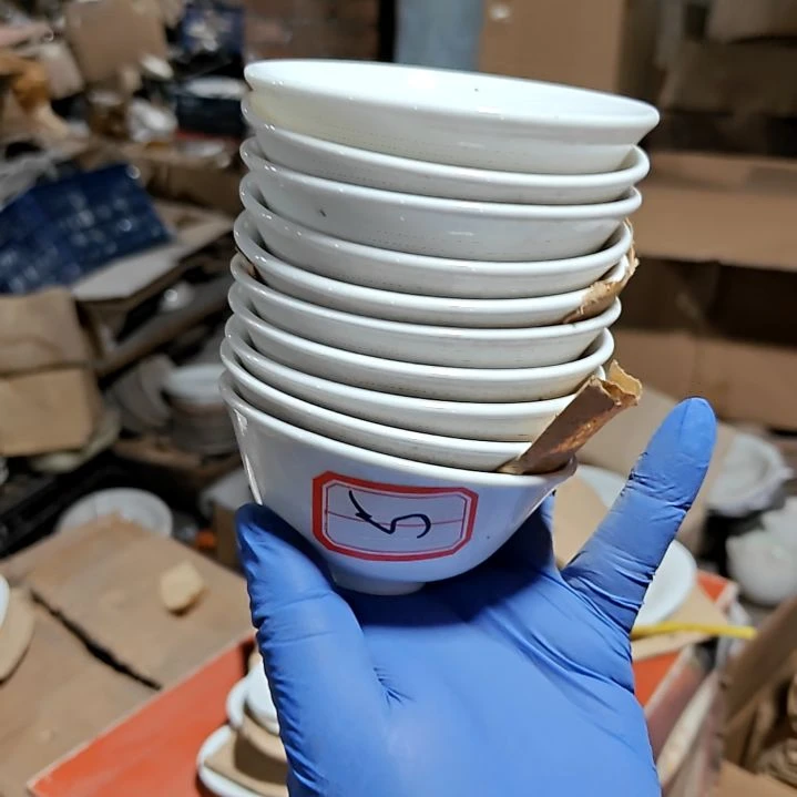 摆件盘子碗茶壶啥都有