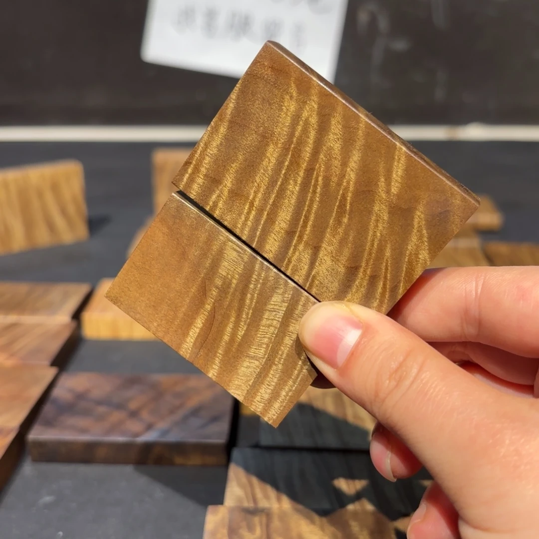 万***贯金丝楠木无事牌材料