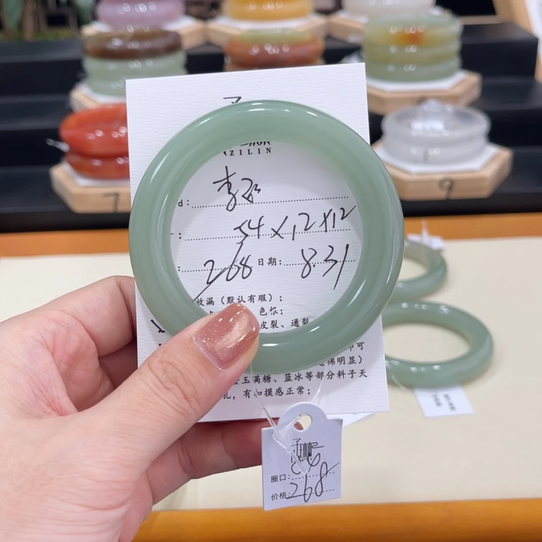 未镶嵌手镯石英质玉李*