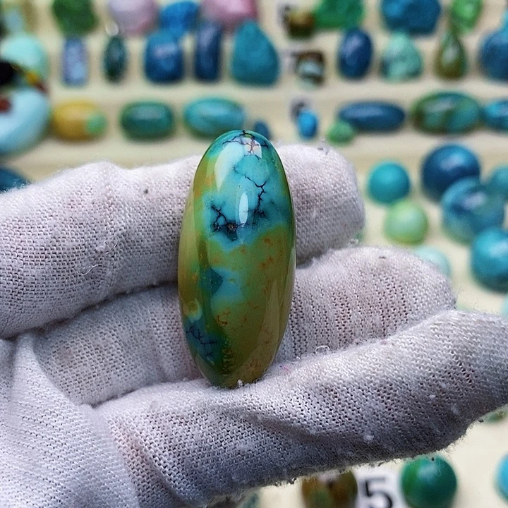 绿松石配饰未镶嵌