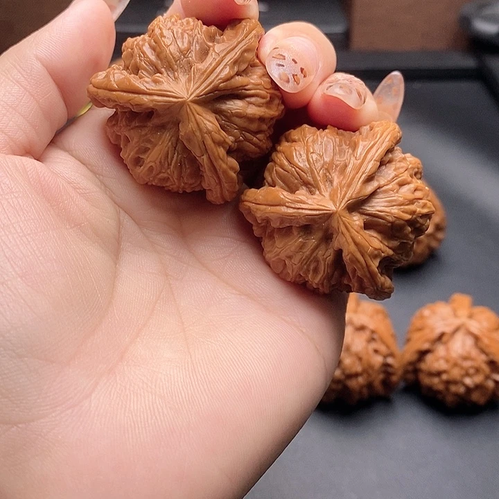 ****️核桃核桃吊坠白狮子