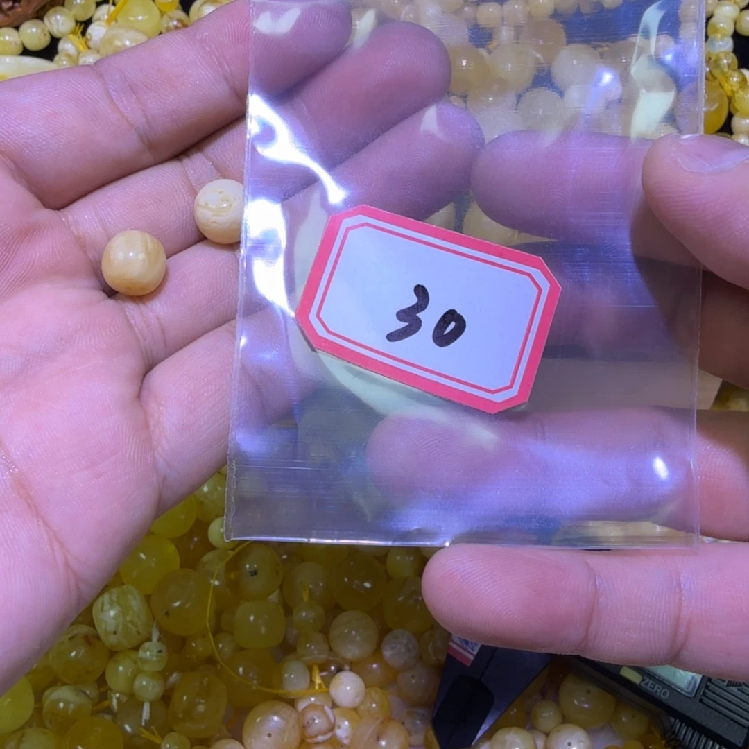 条***富蜜蜡未镶嵌珠宝奇石