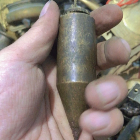 和***机闪电购铜摆件工艺品