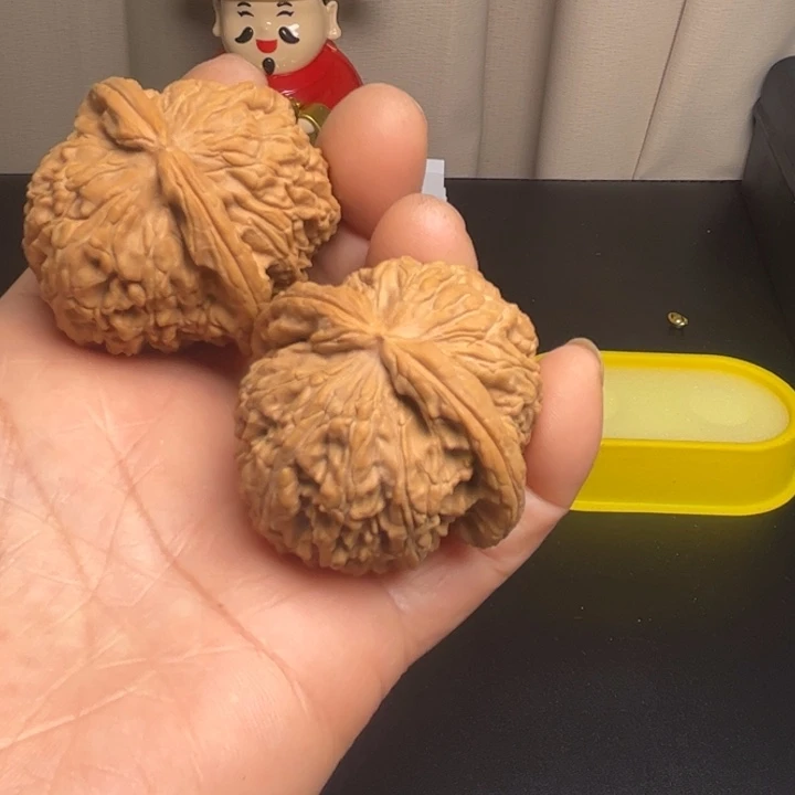 ****诺桃核吊坠白狮子43