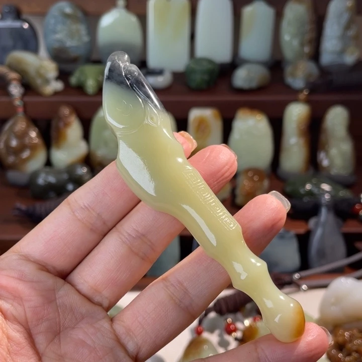 小***鹑和田玉未镶嵌颈饰