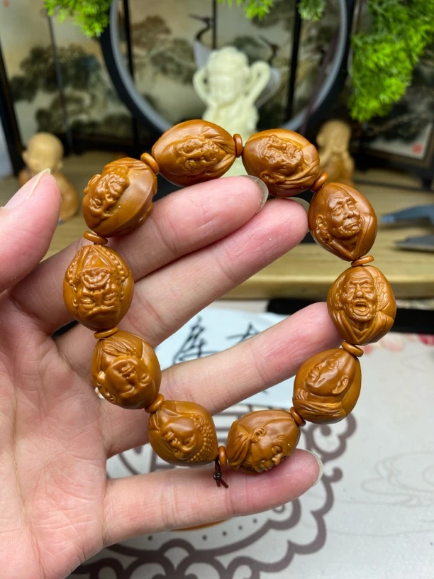 橄榄核雕工艺手串强三丰罗汉