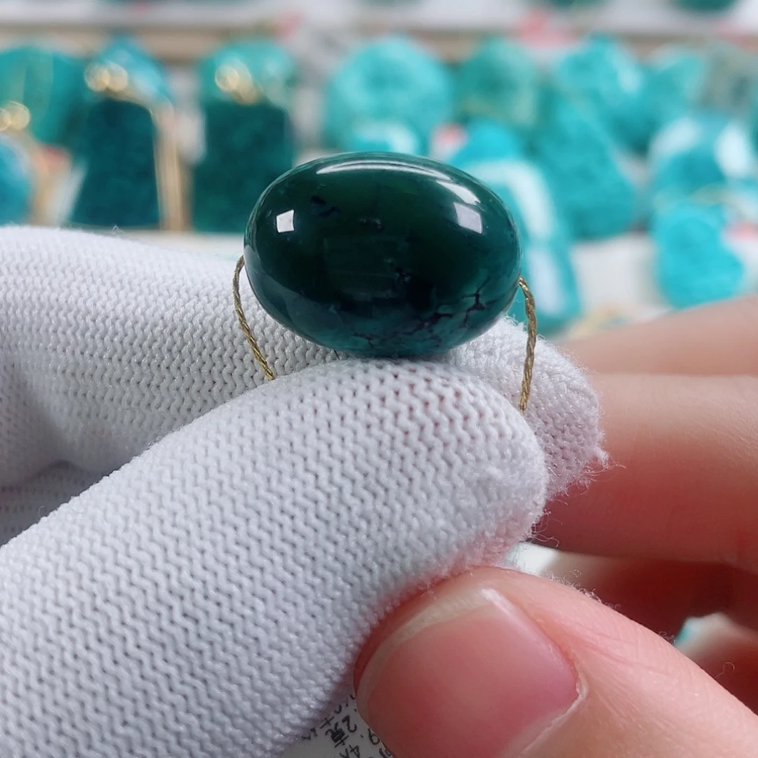 绿松石未镶嵌颈饰