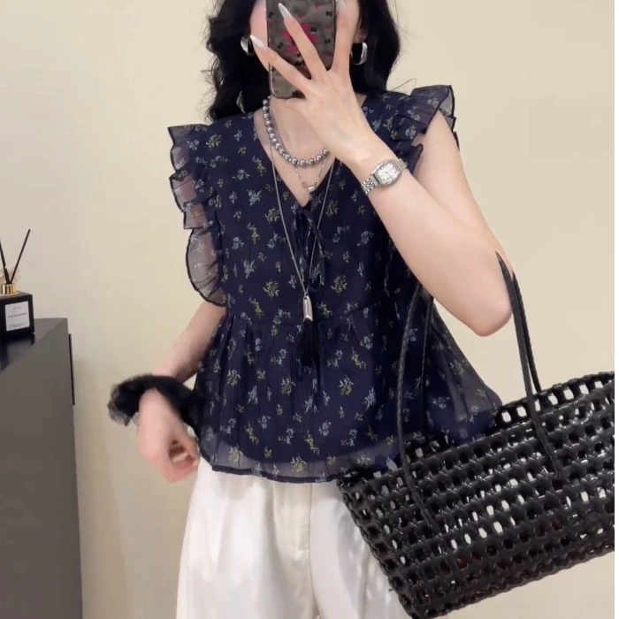 法式小飞袖碎花雪纺衫女夏季宽松遮肚子娃娃衫上衣荷叶边无袖小衫