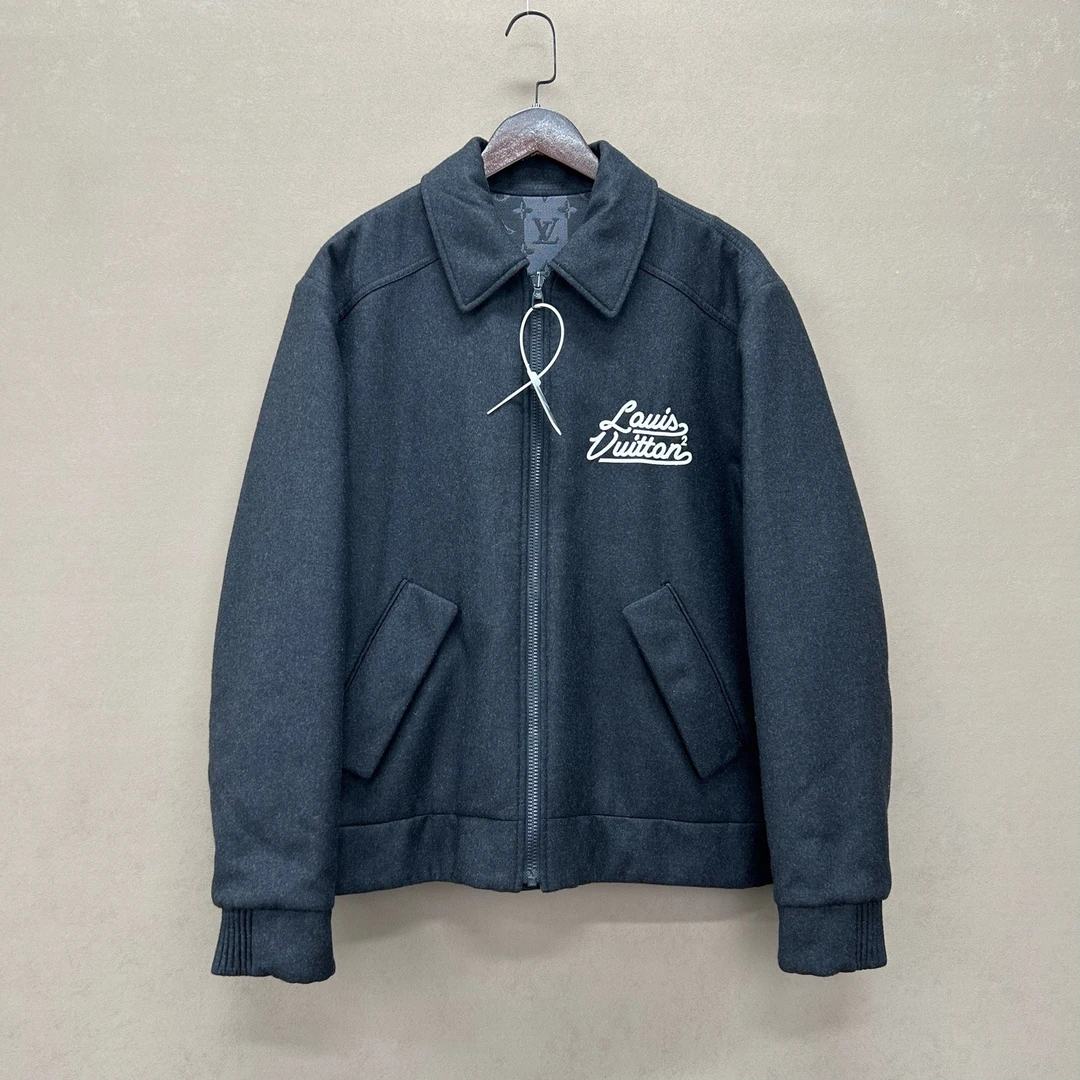 99新 LouisVuitton/路易威登 两面穿爱心刺绣满印外套48码cl01555