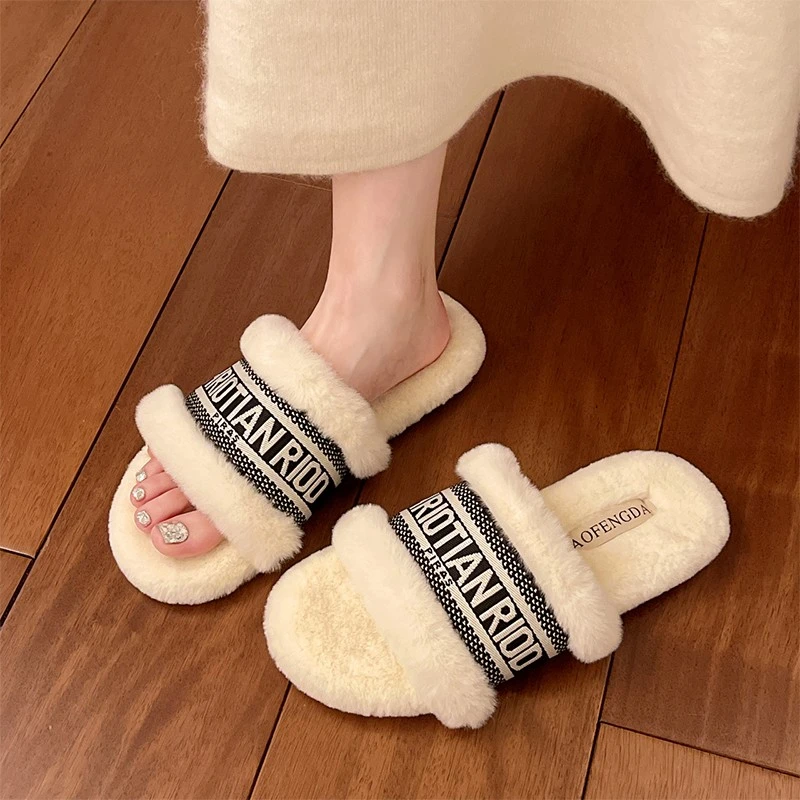 韩版小香风毛毛拖鞋女外穿2025秋冬新款加绒保暖平底刺绣一字棉拖