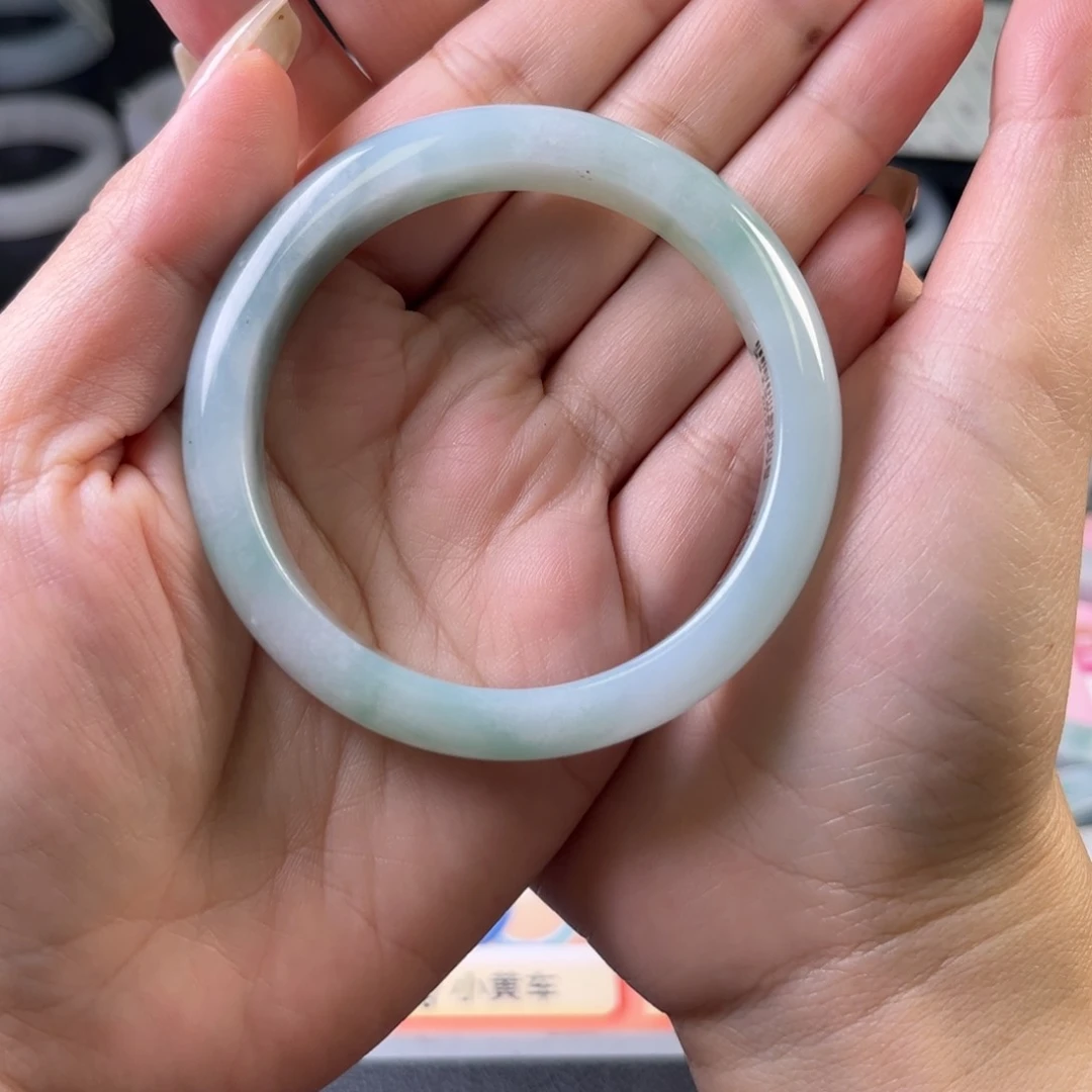 翡翠手镯未镶嵌星*翡翠手镯瑕疵漏