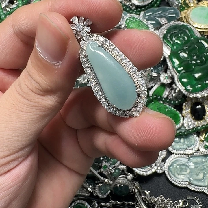 翡翠未镶嵌颈饰天然A货翡翠放漏