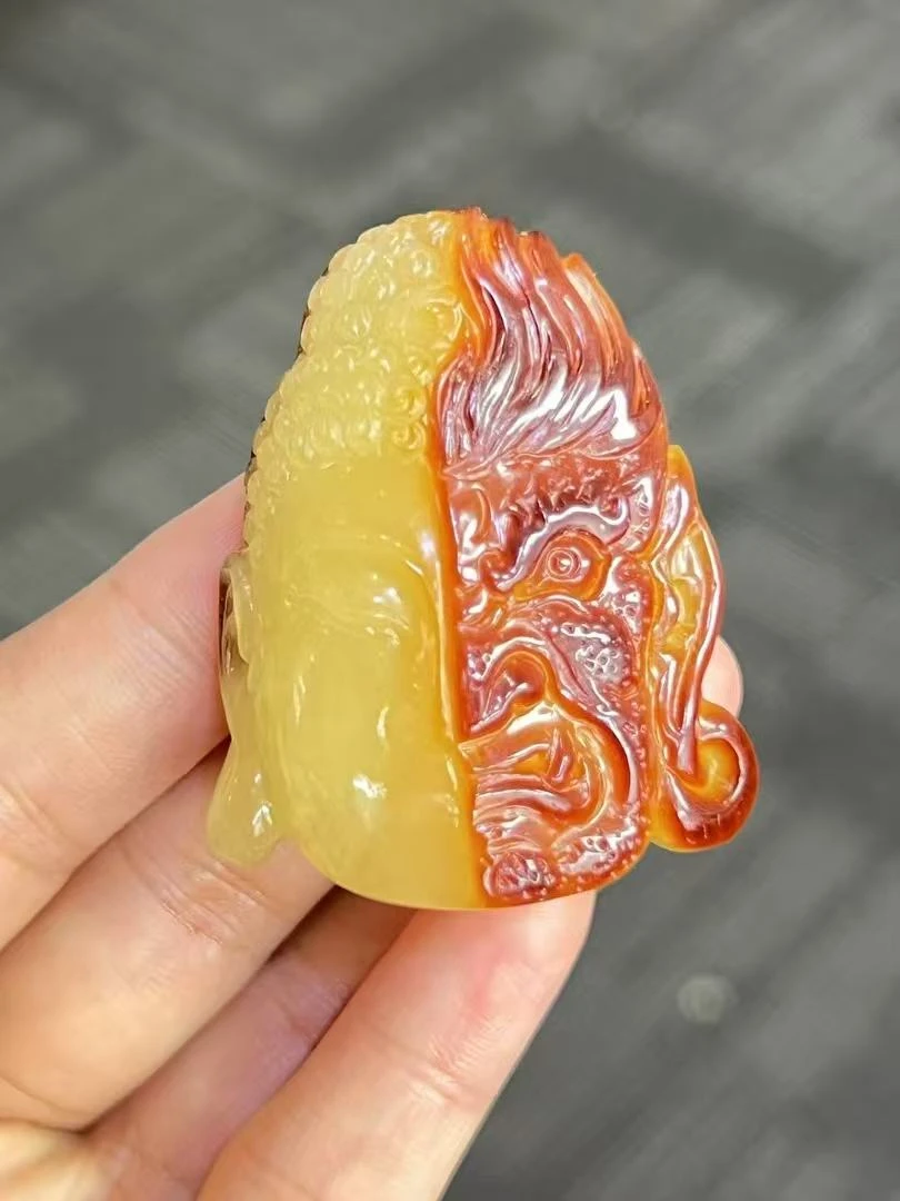 天然琥珀蜜蜡原皮巧雕皮色超红润大师匠心之作一念成佛一念成魔