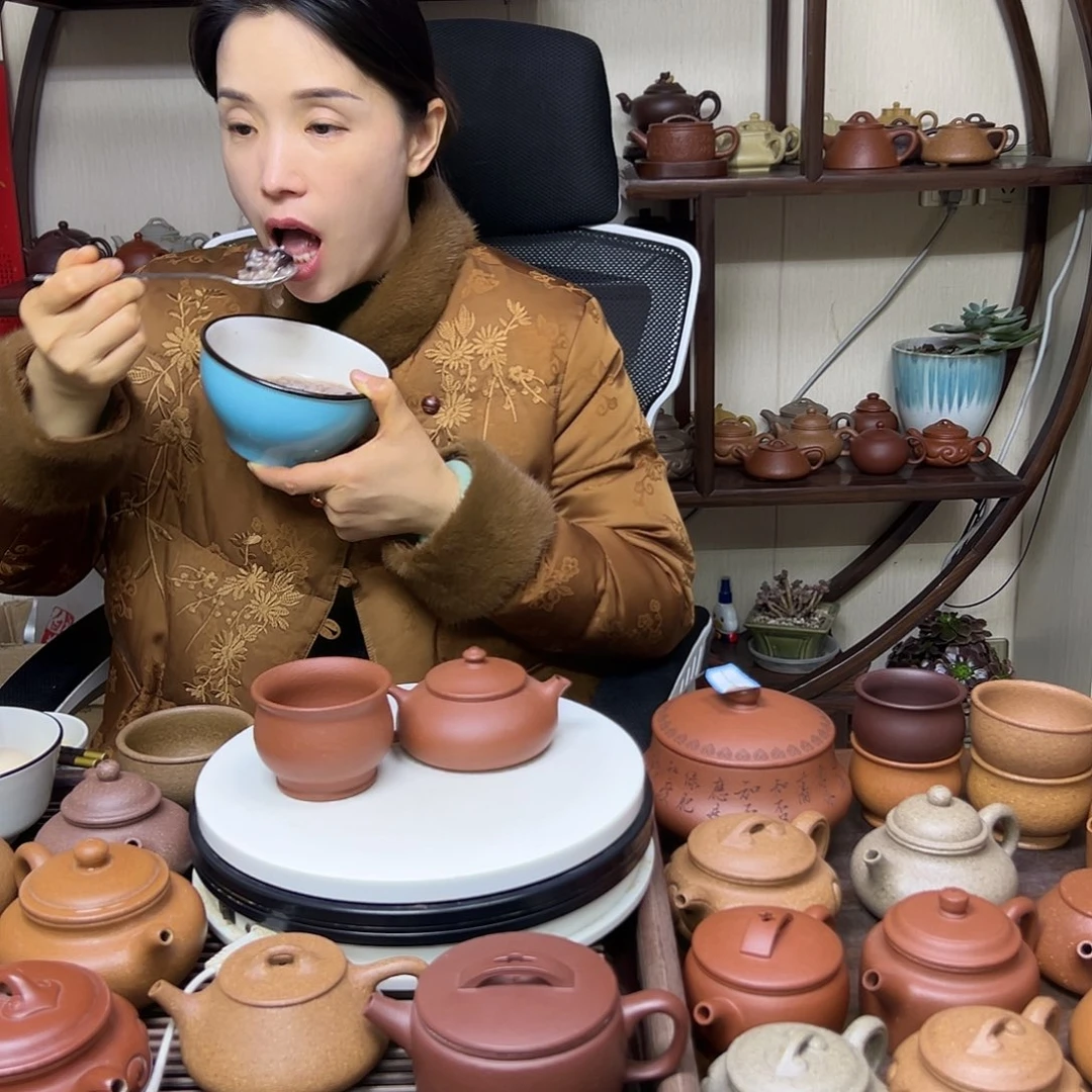 段泥茶壶150C C左右的容量