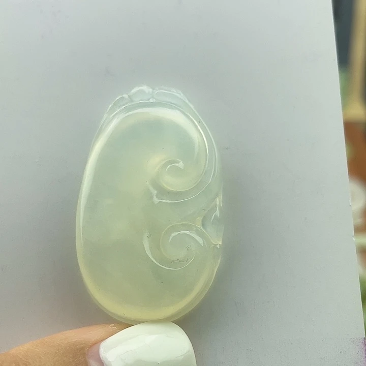 岫玉未镶嵌颈饰如意