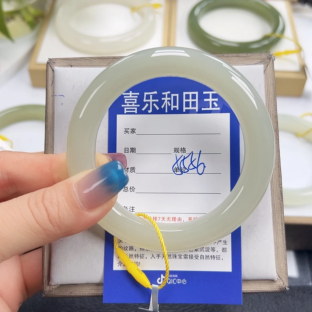 和田玉未镶嵌手镯