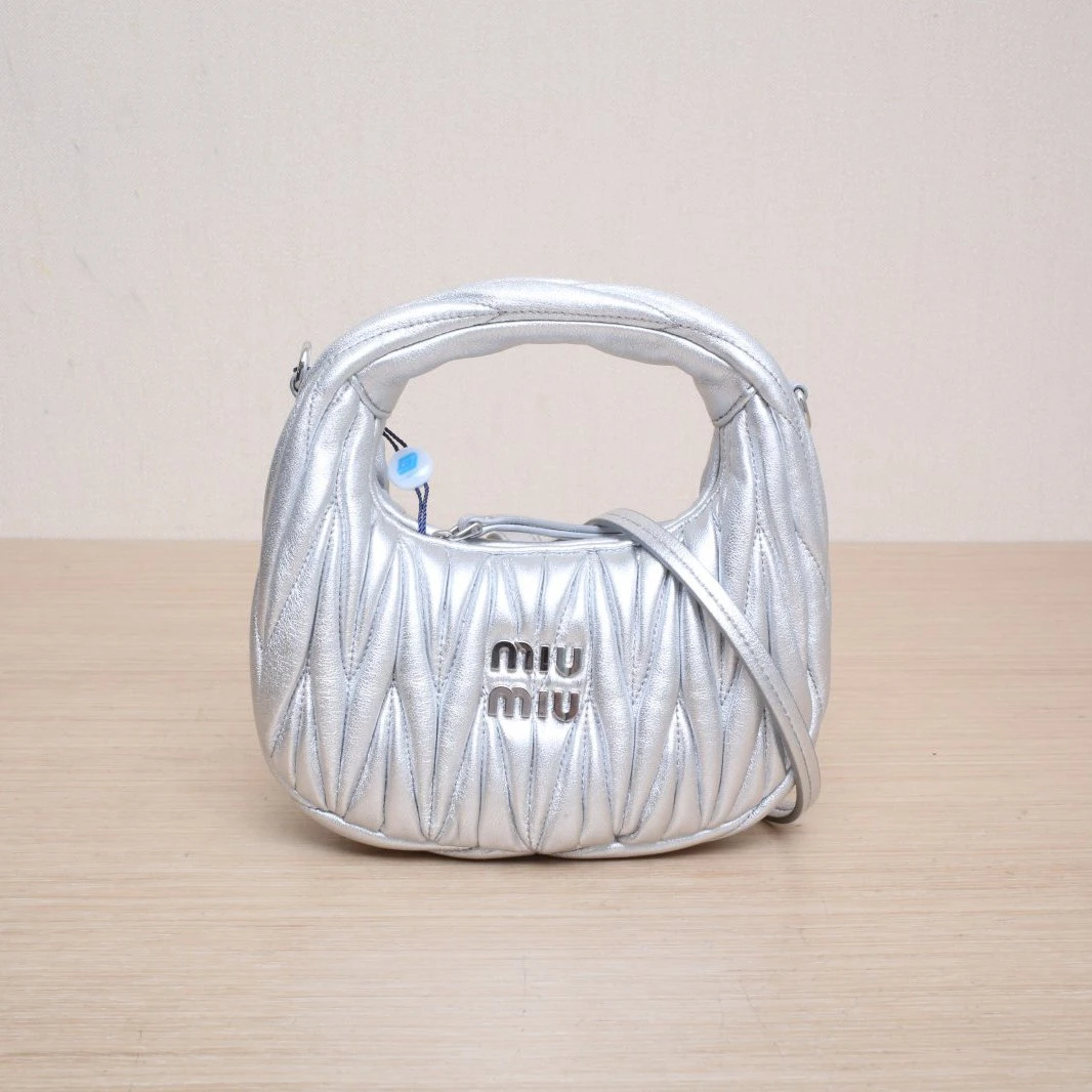 99新 MIU MIU/缪缪 小花双双 褶皱 腋下包 HOBO 银色 皮革S