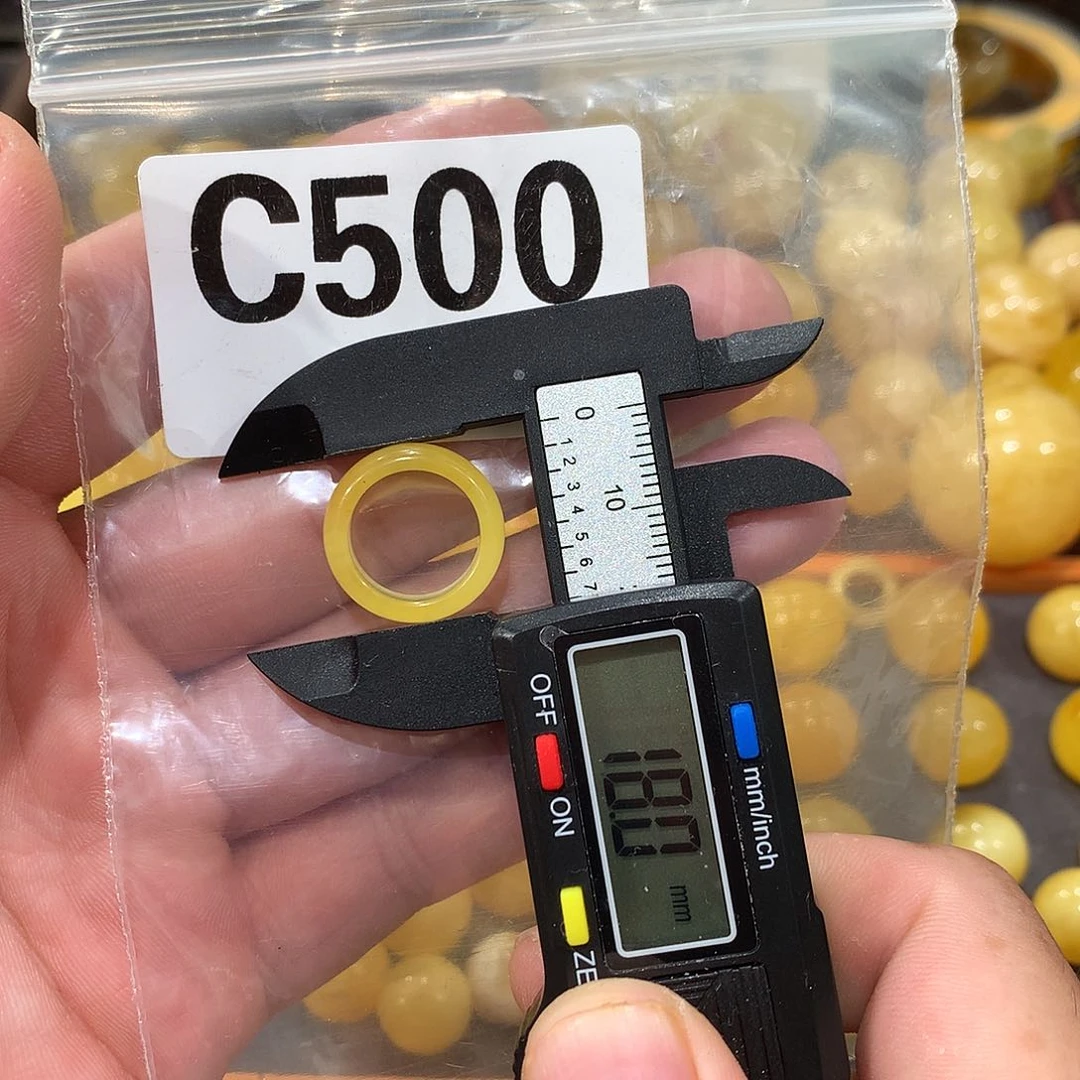 未镶嵌琥珀珠宝奇石