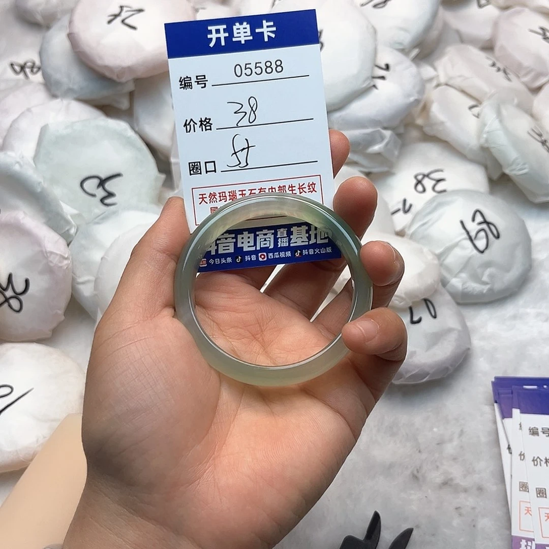 玛瑙/玉髓手镯未镶嵌588