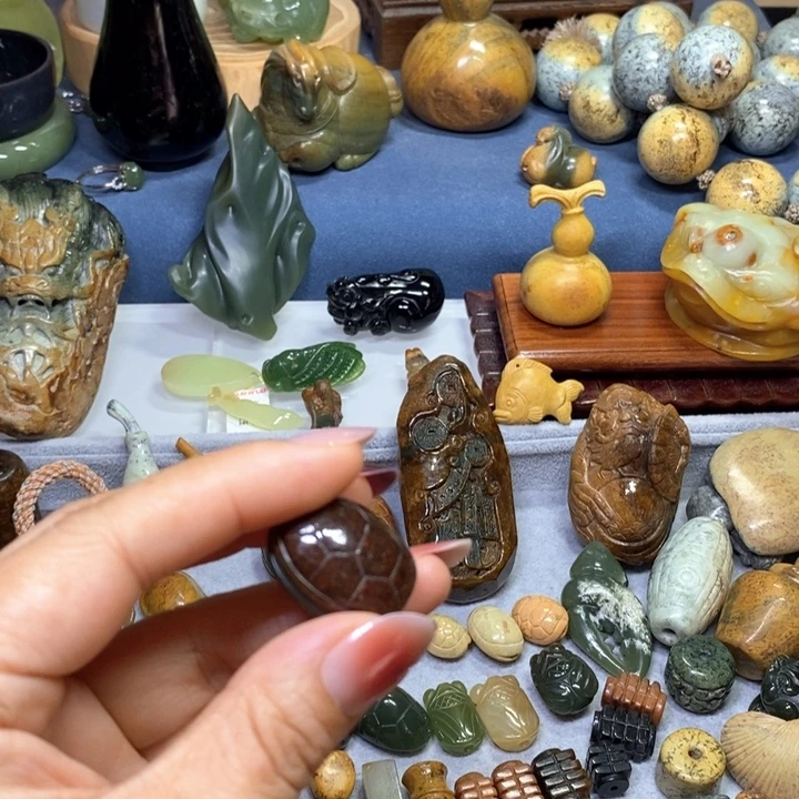岫岩河磨玉（透闪石质玉）未镶嵌挂件双面富甲