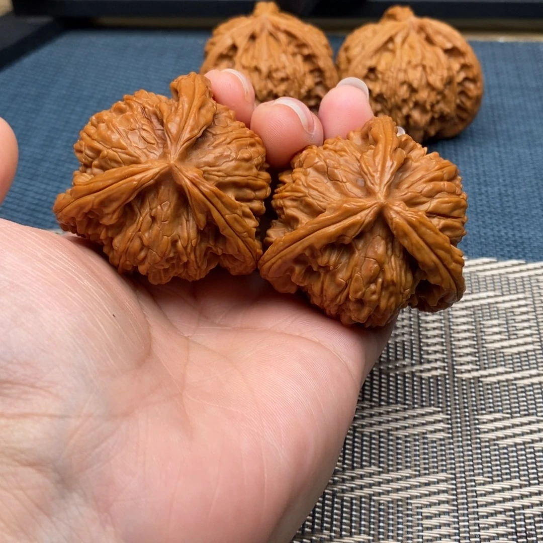 赵***宝文玩核桃吊坠三棱