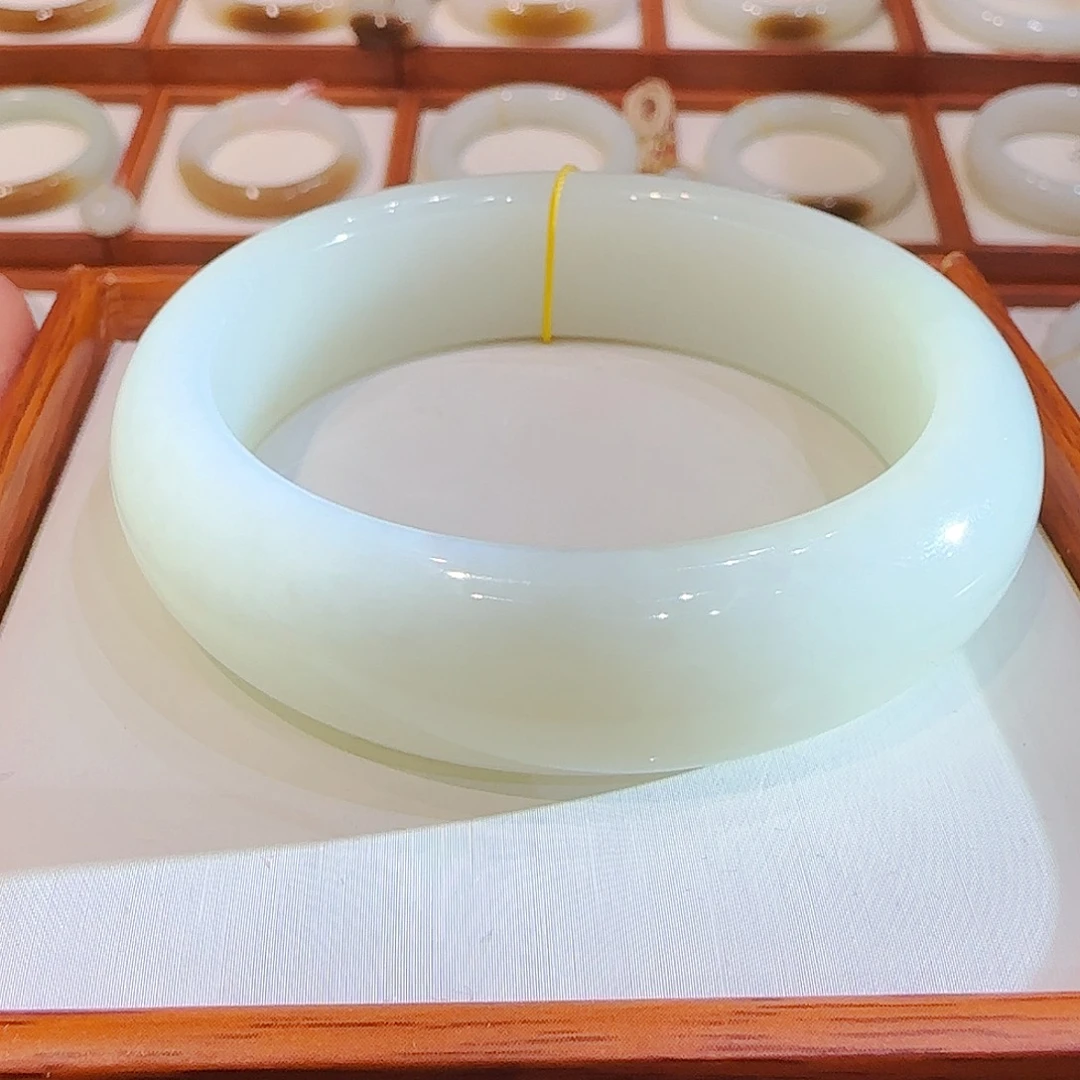 和田玉手镯未镶嵌且末暖白轮胎57 58 59